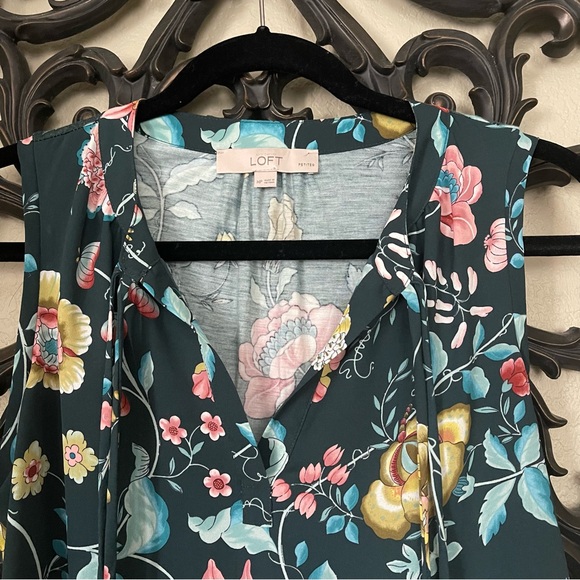 LOFT Floral Sleeveless Top Size MP - Picture 3 of 13
